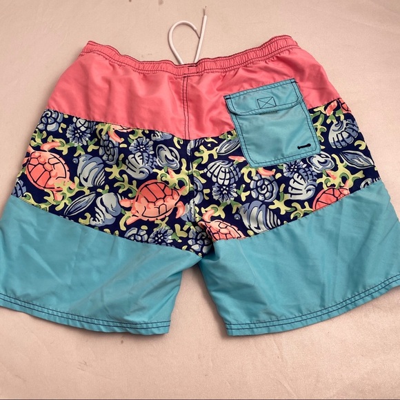 Vineyard Vines multicolor blue pink green turtle pattern swim trunks L - Picture 2 of 8